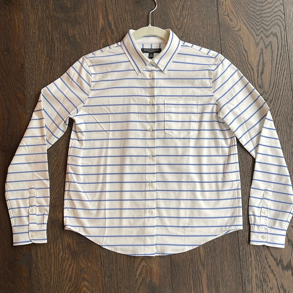 NWOT Banana Republic Women’s White Blouse w/ Blue Stripes